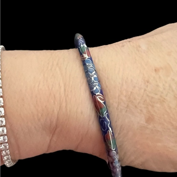 Elegant Blue Floral Bangle Bracelet - Picture 1 of 4